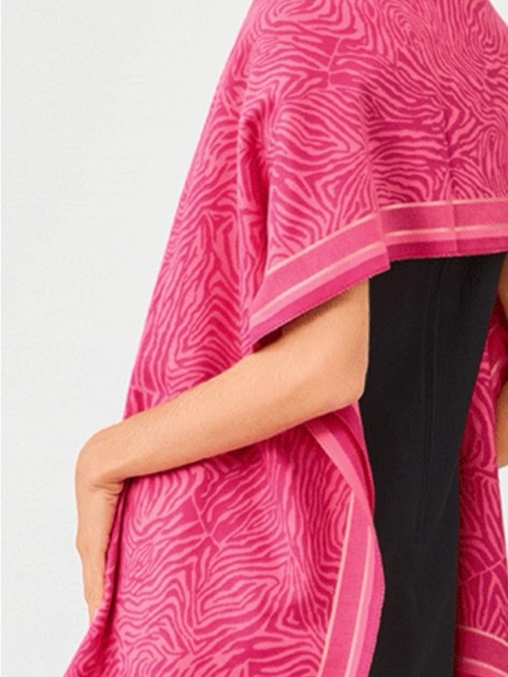NWT Brand new line Lilly Pulitzer pink and gold jacquard wrap! Animal print - Picture 5 of 6